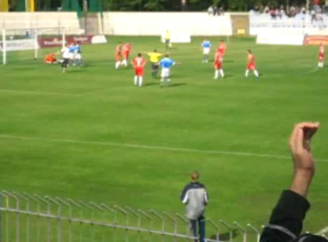 Zobacz, jak piłkarz ośmieszył się przy karnym