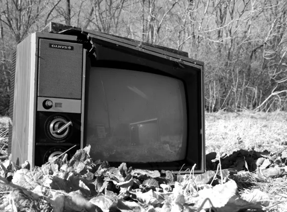 Telewizja przegrywa z internetem i komórkami