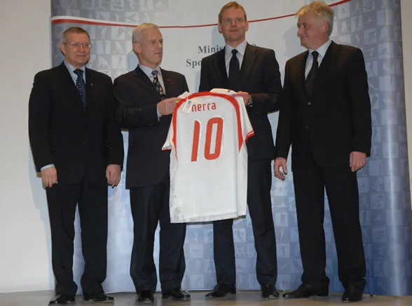 Sejm nie obciął pensji "chłopcom ministra"