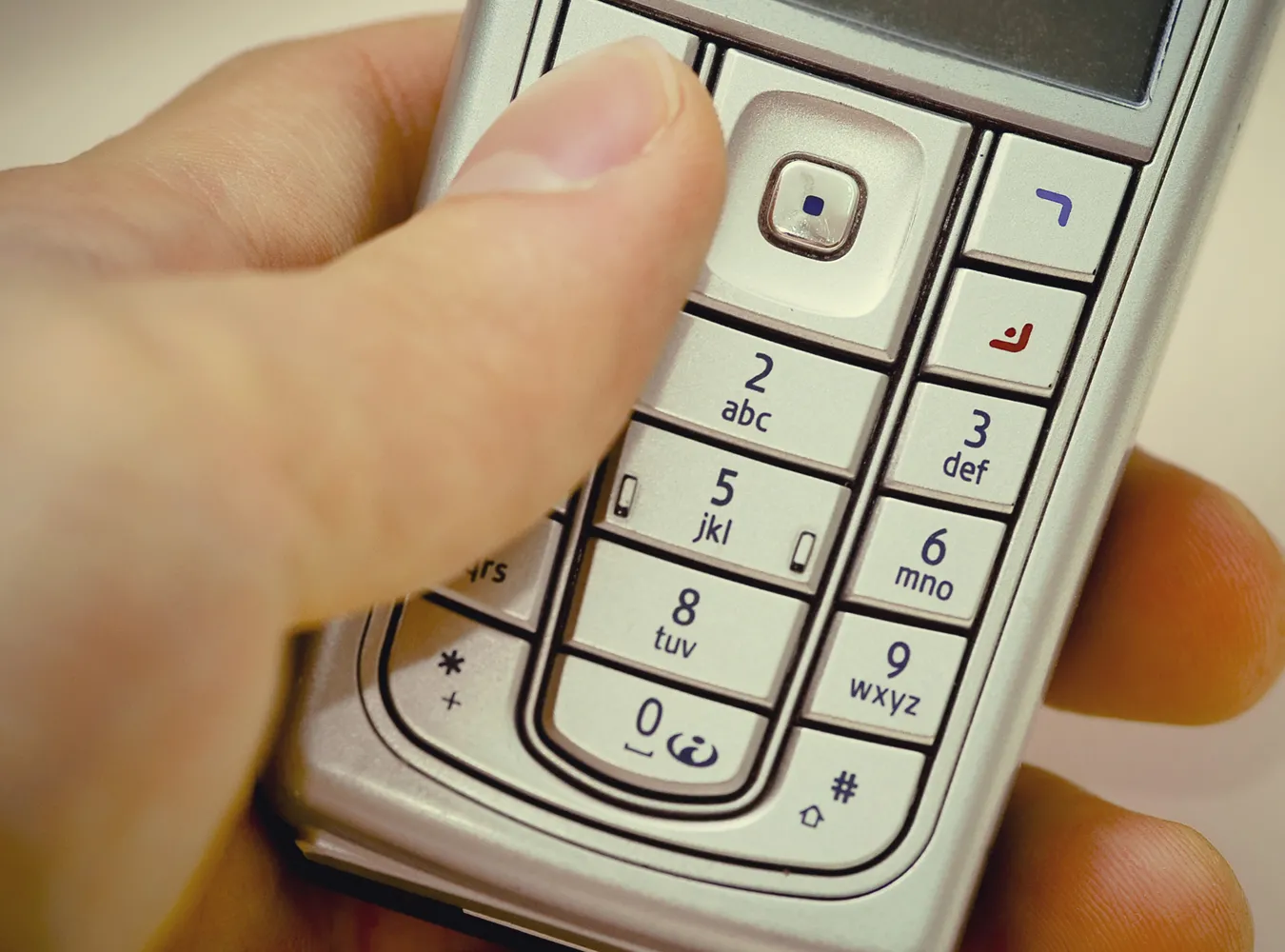 Muzułmanie zagłuszają telefony komórkowe