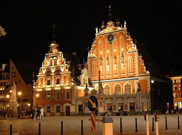 Brytyjczycy sikają na Rygę