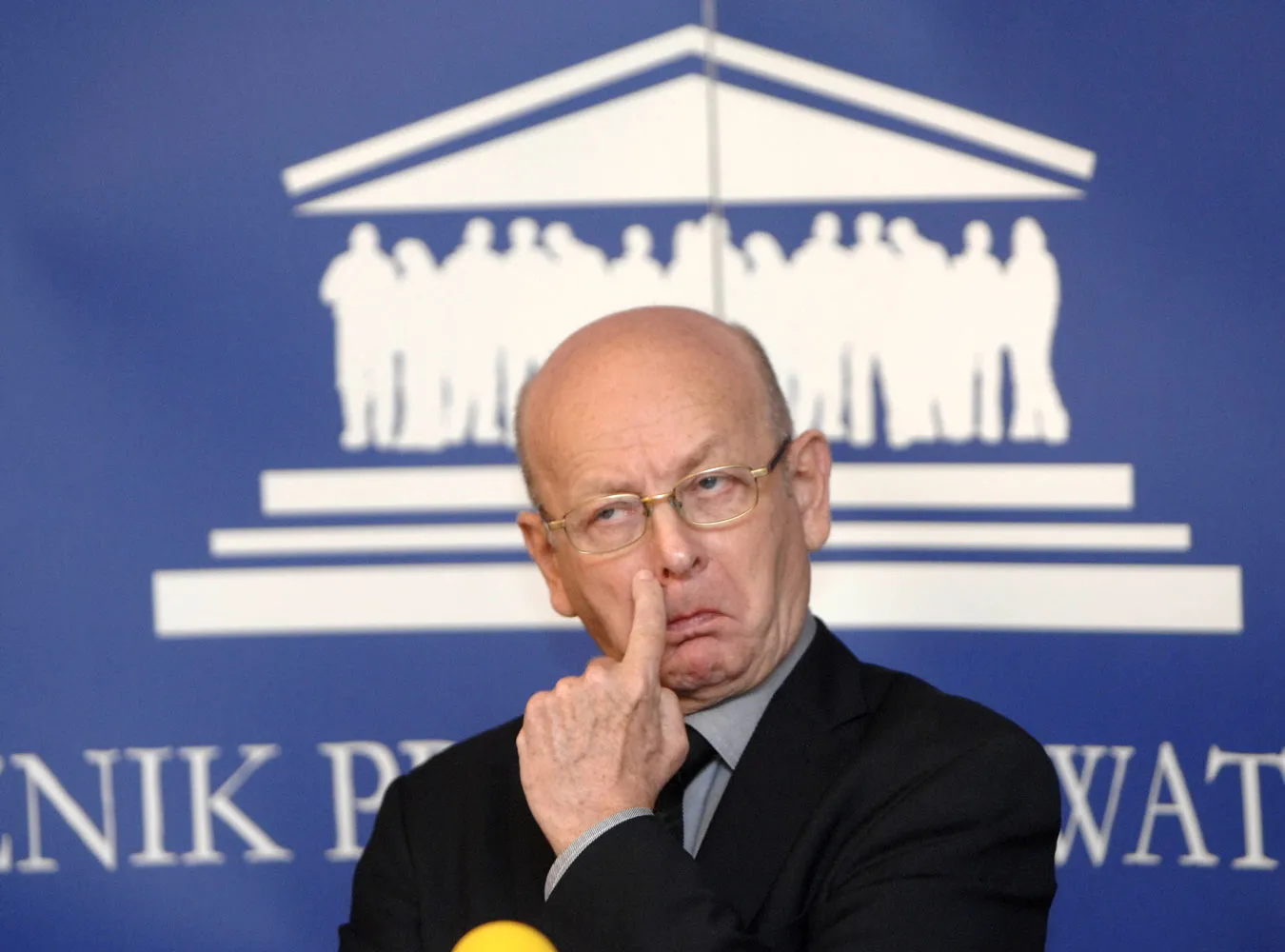 Geje nie chcą, by bronił ich Kochanowski