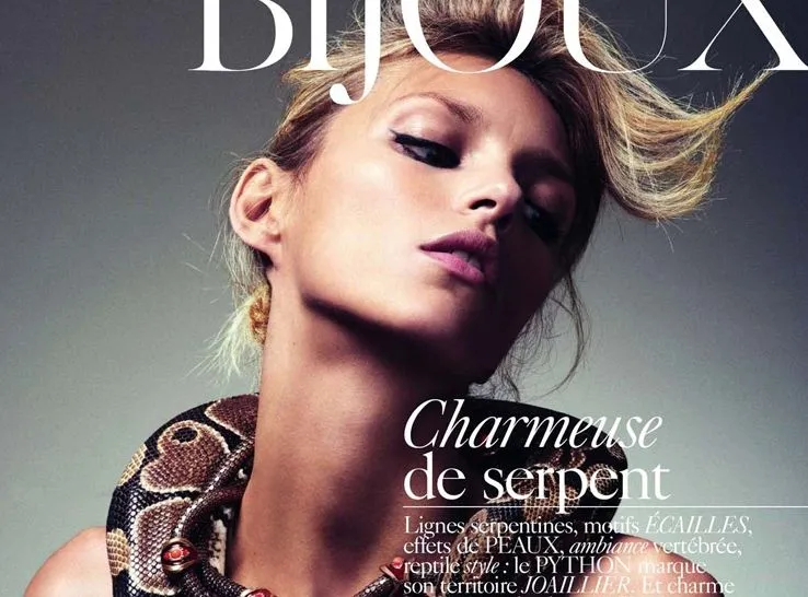 Anja Rubik pozuje topless z pytonem