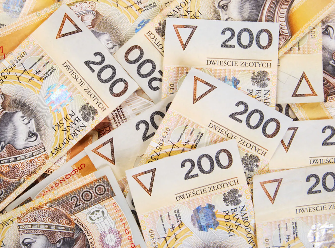 Cieszymy się, jeśli znajomi zarabiają mniej