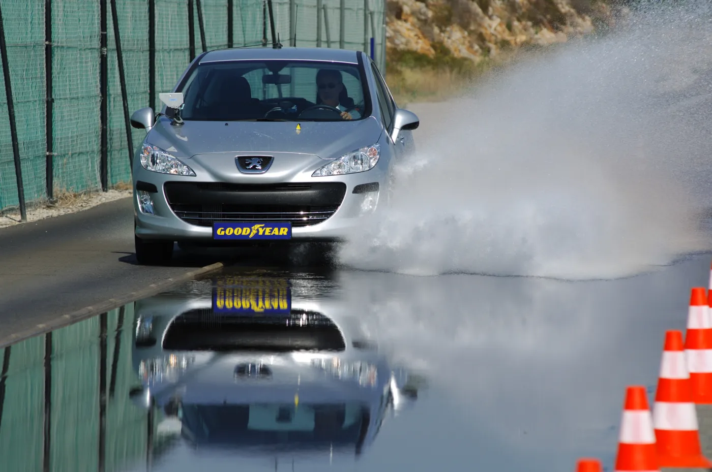 fr_aquaplaning_05_172715a_1141912.jpg