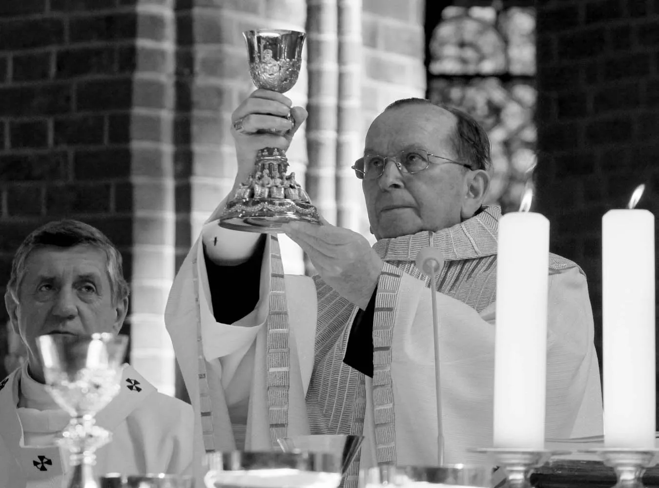 Prymas: Cały świat mówi dziś o Katyniu