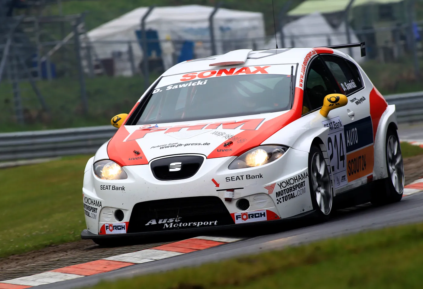 Polak powiększa przewagę w walce o mistrza