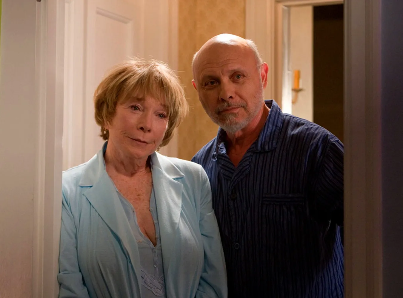Shirley MacLaine i Hector Elizondo w filmie  quot;Walentynki quot;