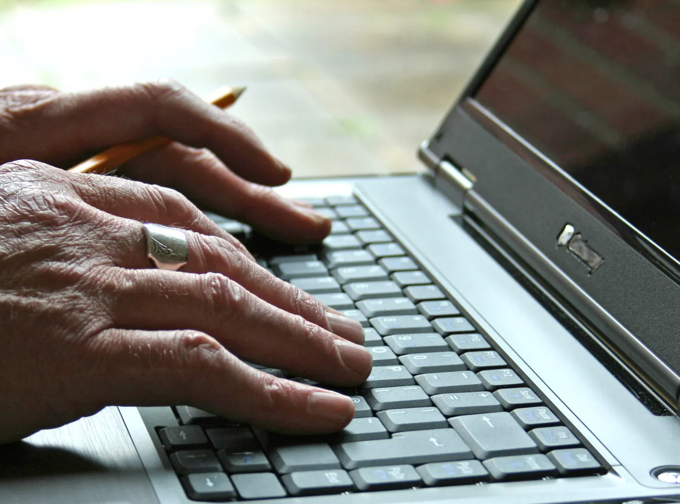 Oszuści sprzedawali w internecie samochody, których nie było