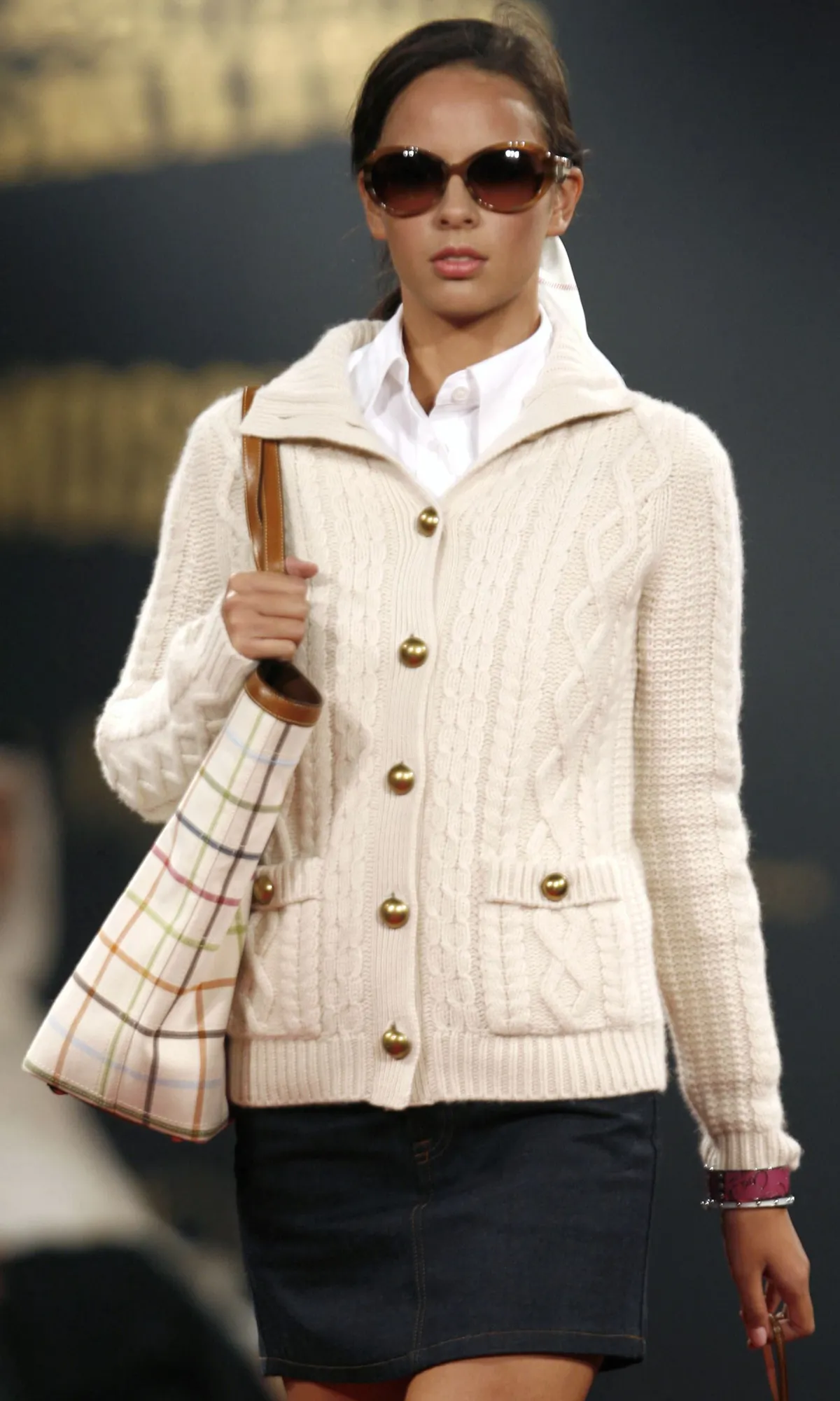 A model presents a creation from Coachi apos;s AutumnWinter collection at the  quot;Walk of Fame quot; fashion show organised by Dubai-based fashion group Al Tayer Group in Manama, Bahrain, November 25, 2007. REUTERSHamad I. Mohammed BAHRAIN