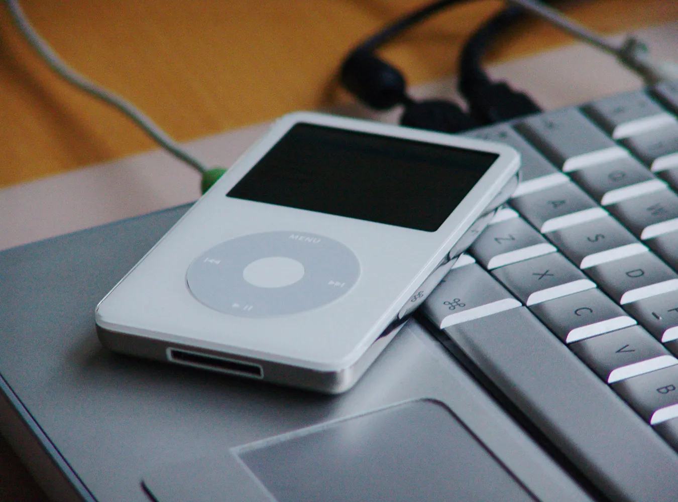 Polskie prawo pozwala pobierać z sieci zarówno filmy, jak i muzykę