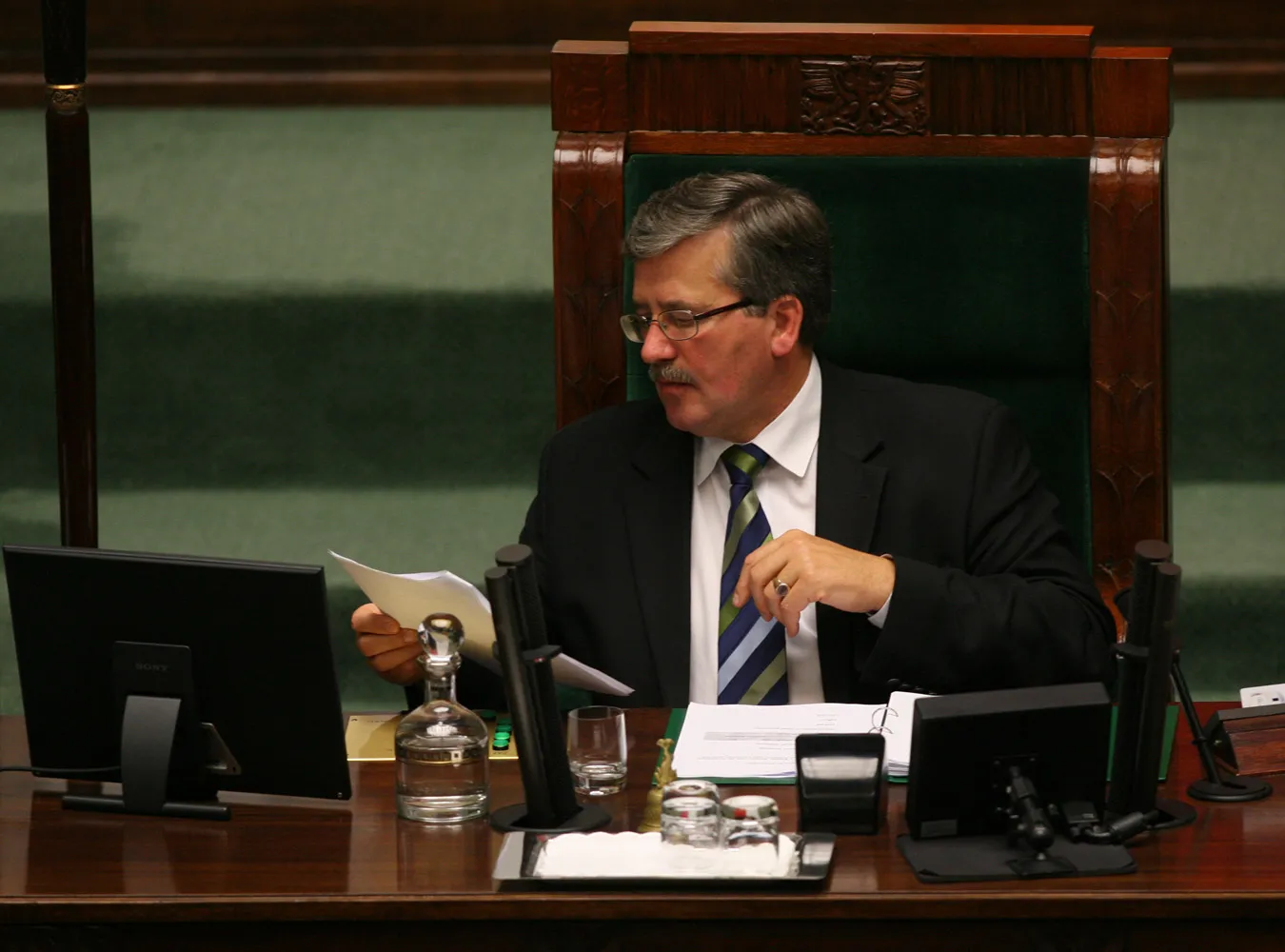 PiS Marszałek coś kręci. Niech wyjaśni to CBA