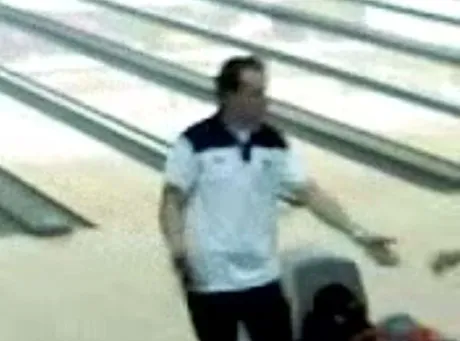 Zobacz, jak Kubica radzi sobie na kręgielni