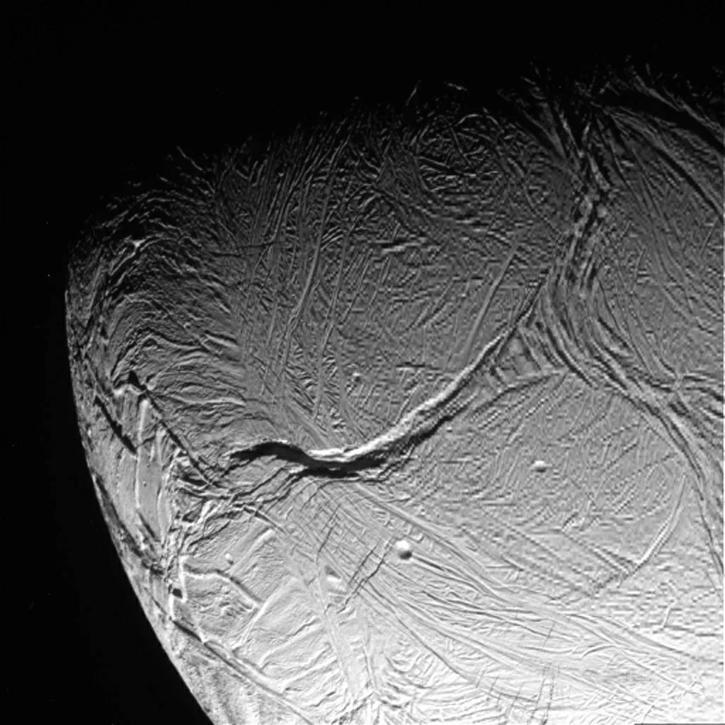 fr_ni_enceladus_fly_141888a_847005.jpg