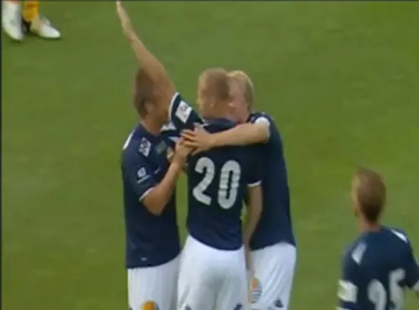 Pozdrowił Hitlera czy zamówił pięć piw?