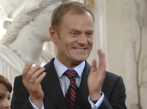 Tusk żałuje, że palacza trawki nie ma w PO