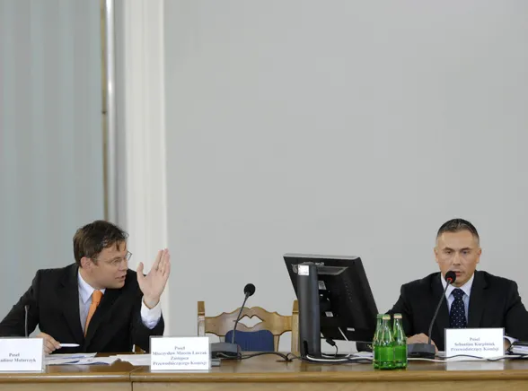 Nowa wojna o mikrofony w komisji śledczej