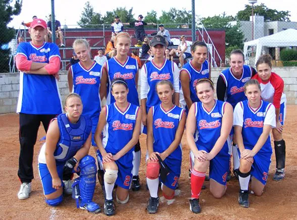 Dziewczyny z kijami szukają sponsora