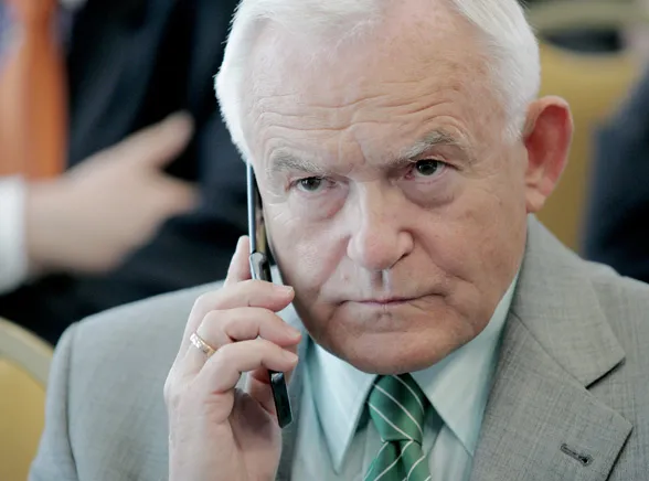 Miller: Nawet Rakowski obawiał się SB