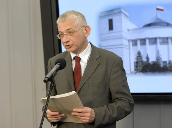 Dorn wygrał z MON bitwę o samoloty