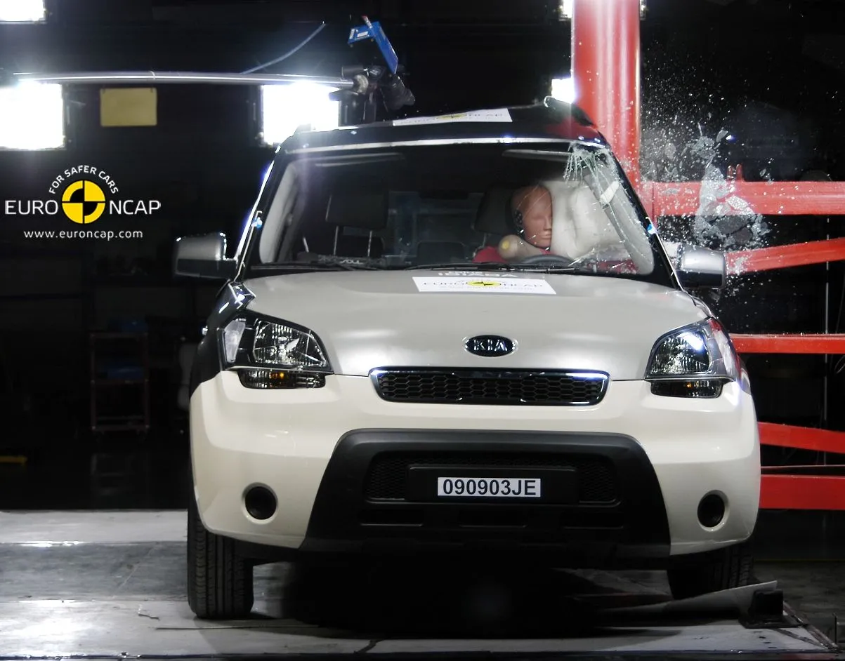 fr_kia_soul_pole_a_205938a_1229610.jpg
