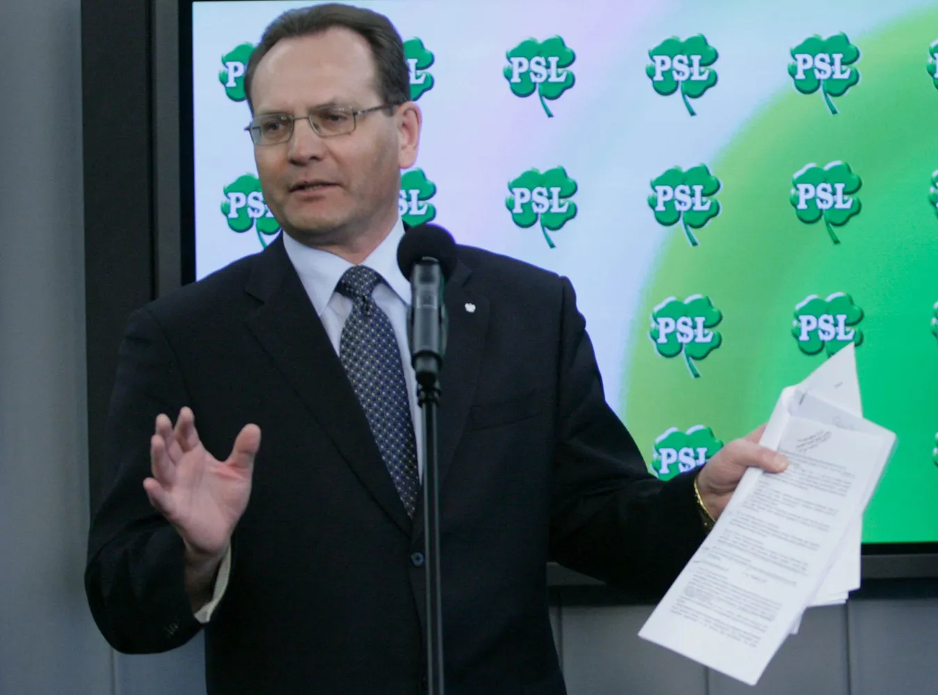 Kłopotek stawia szampana, że Buzek przegra