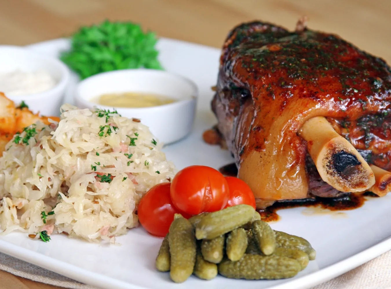 Posłowie chcą skończyć z golonką w telewizji