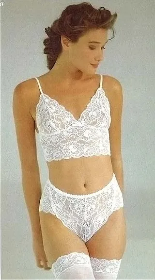 Zobacz młodą Carlę Bruni w bieliźnie