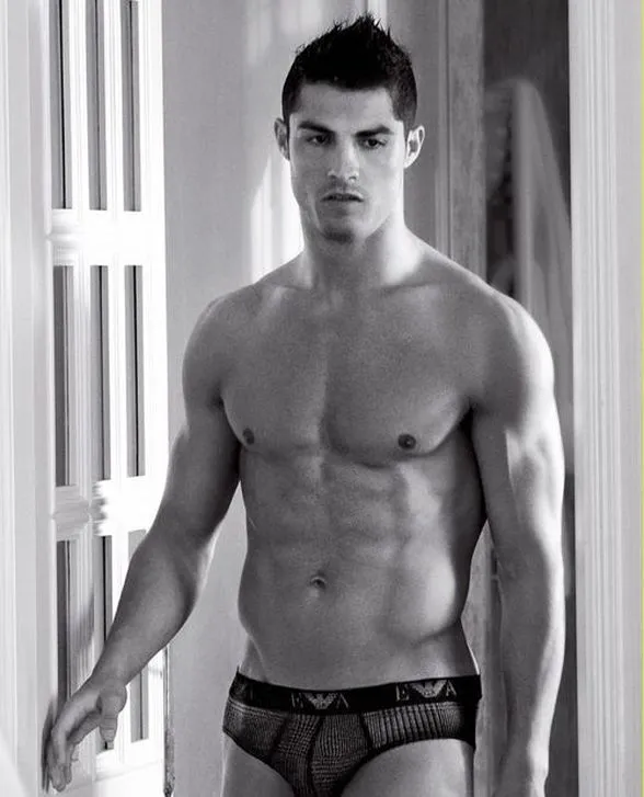 ronaldo_armani_2_1_285917a_1335403.jpg