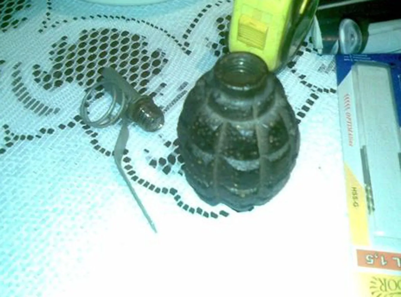 Spacerował po mieście z granatem w ręku