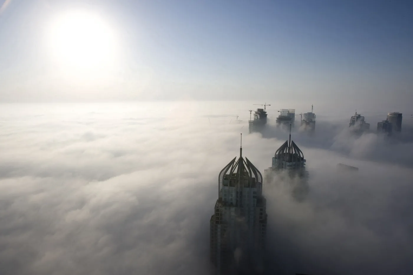 heavy_fog_rolls_by_e_20870a_15976.jpg