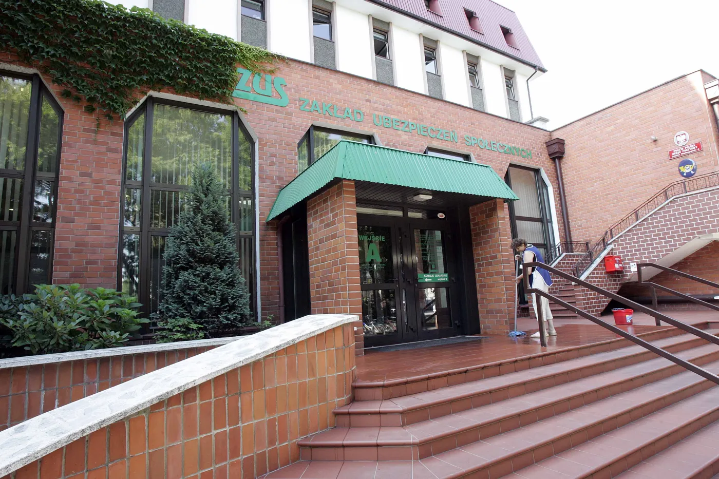 zus_ostrow_wielkopol_33785a_63000.jpg