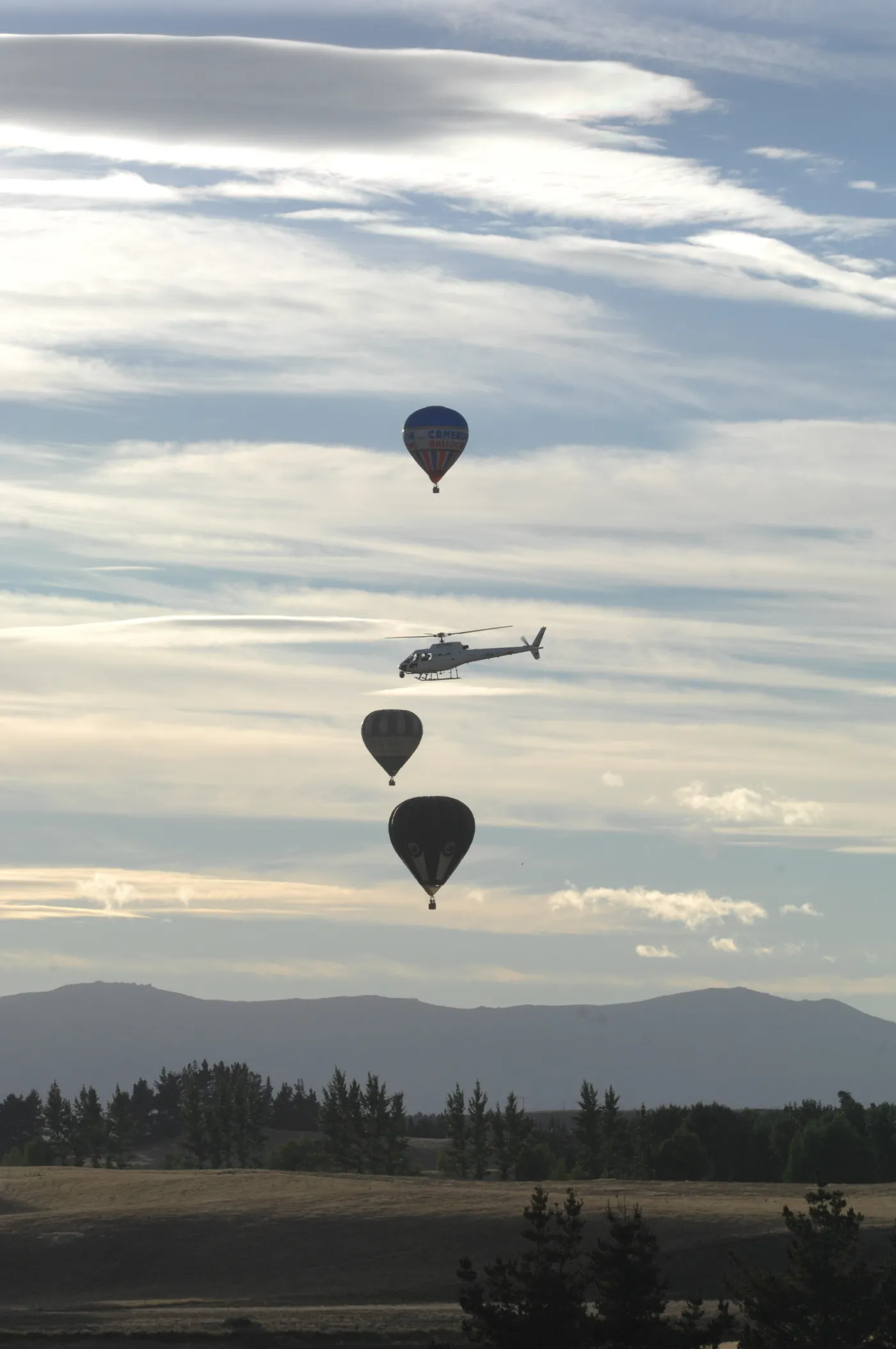 balloons_over_wanaka_38983a_84580.jpg