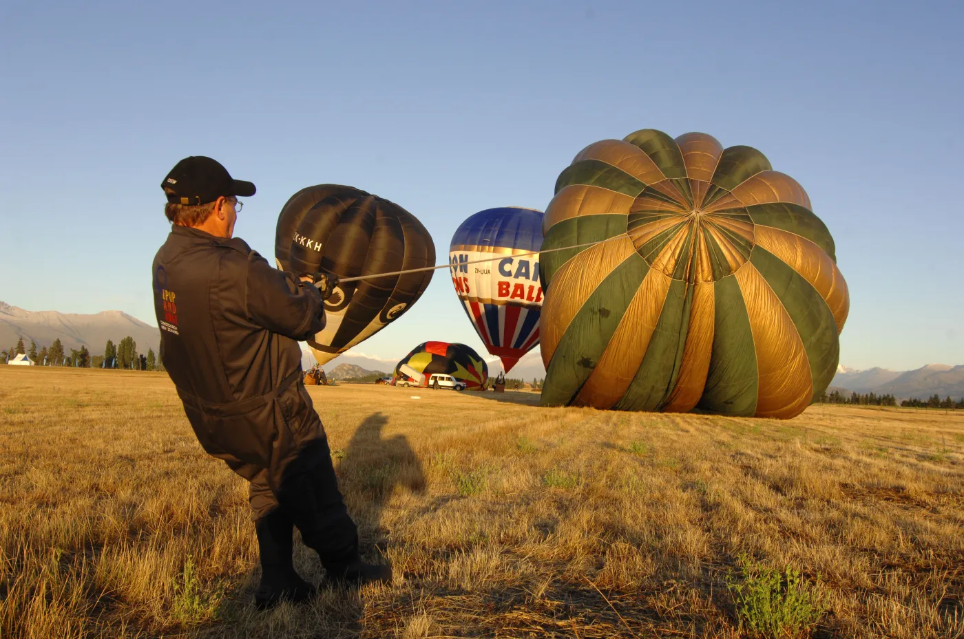 hot_air_balloons_ove_38987a_84668.jpg