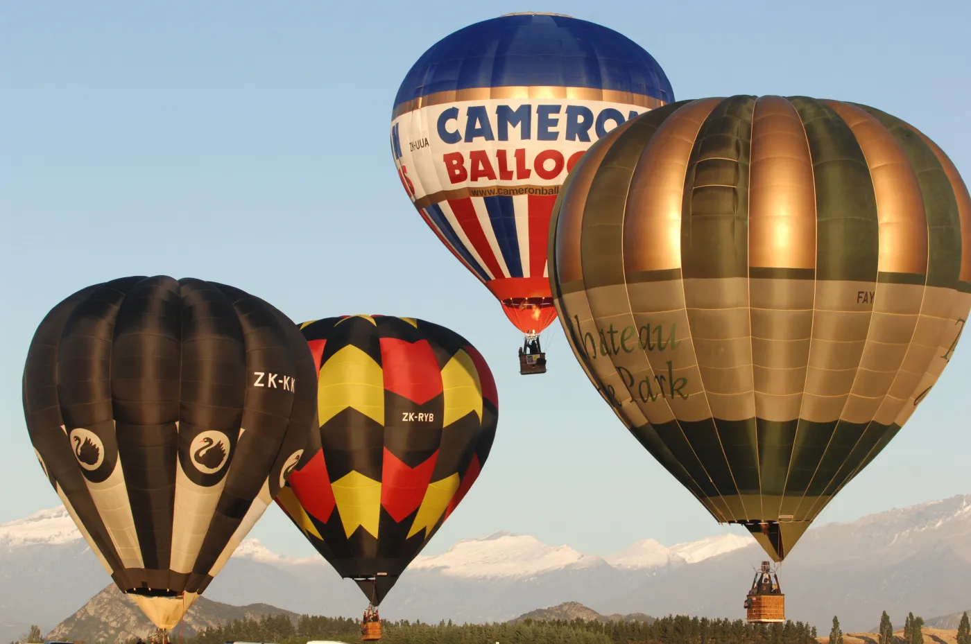 hot_air_balloons_ove_38981a_84536.jpg
