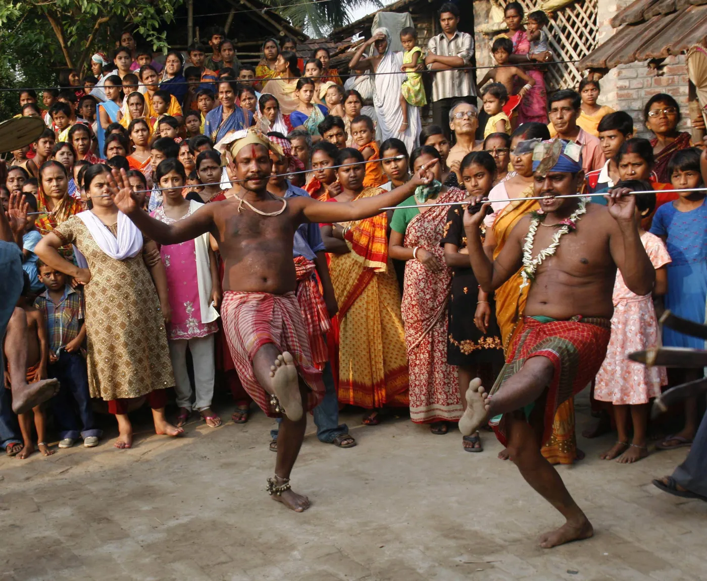 hindu_devotees_dance_74639a_216727.jpg