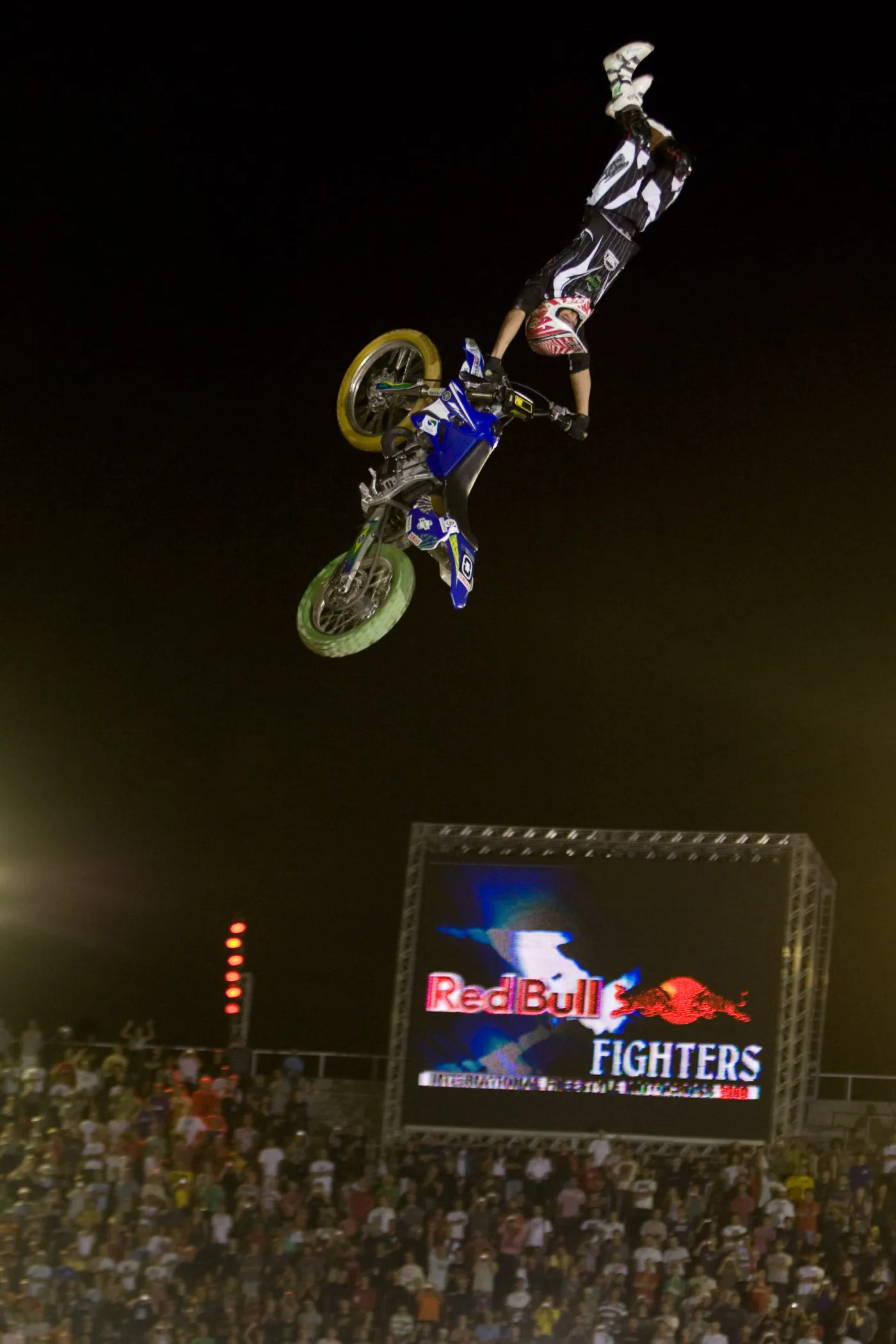 redbull_x_fighters_r_81321a_245049.jpg