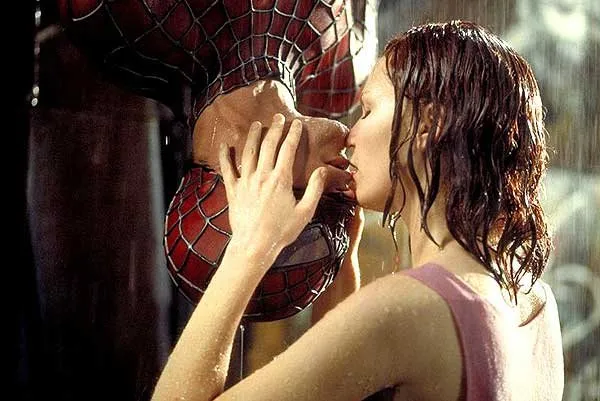 fr_spider_man_kiss_149608a_882866.jpg