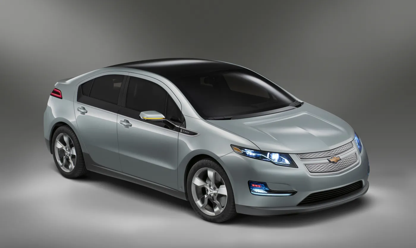 fr_chevrolet_volt_204261a_1213024.jpg
