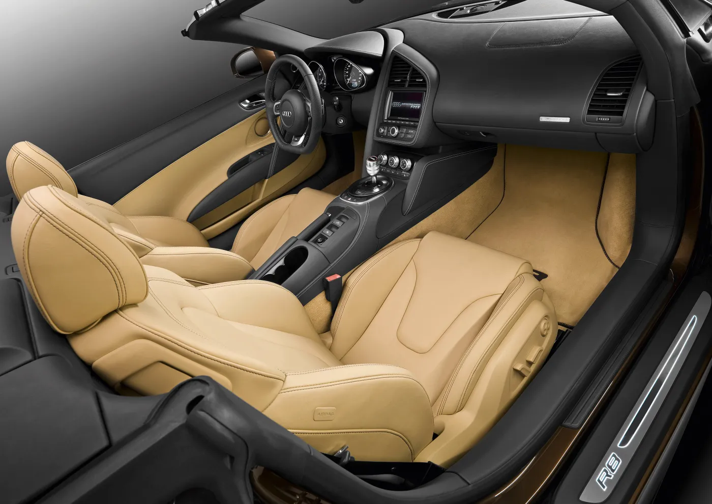 audi_r8_spyder_inne_246031a_968351.jpg