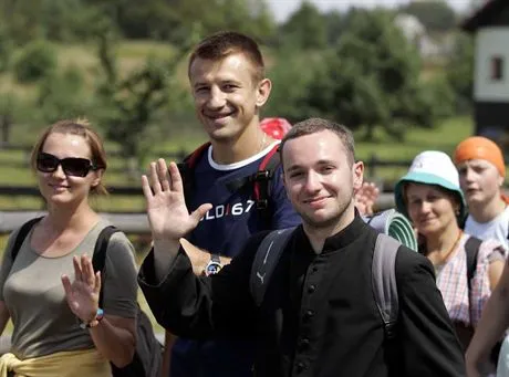 08.08.2007  -  Zelazko k. WolbromPiergrzymka ze Slemienia na Jasna Gore , w ktorej udzial bierze Tomasz Adamek z rodzina .Fot. Irek Dorozanski  EDYTOR.net