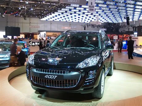 peugeot_4007_nawet_2495a_1370134.jpg