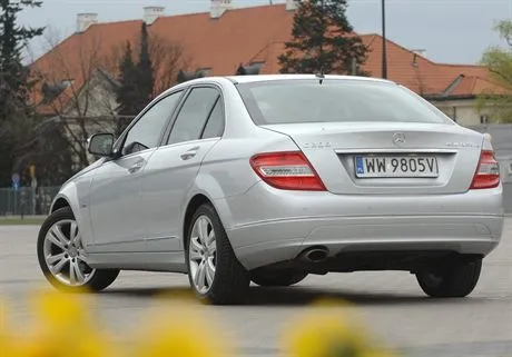 w_rodku_mercedesa_je_3612a_1380342.jpg