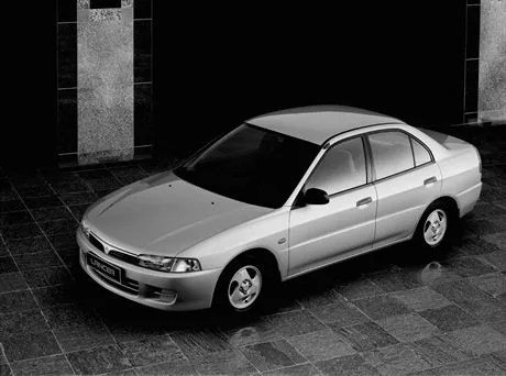 mitsubishi_lancer_19_5111a_1392939.jpg