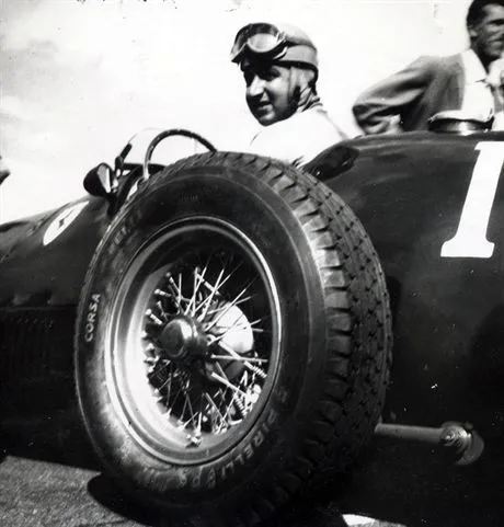 ascari_1952_ferrari_6877a_1405358.jpg