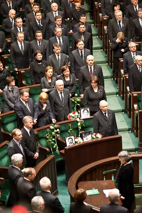 Z Sejmu zniknęły zdjęcia zmarłych posłów PiS