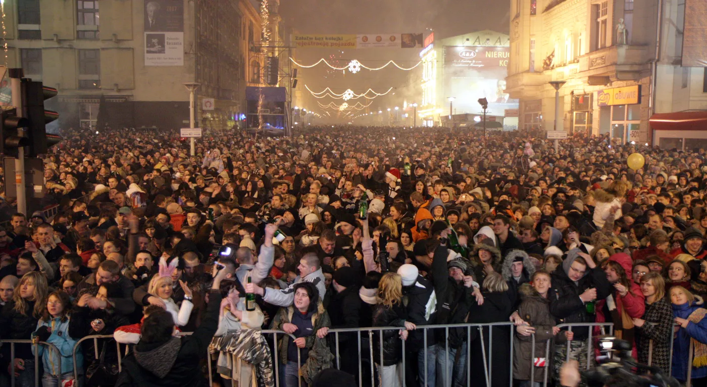 LODZ
SYLWESTER PRZY ZBIEGU UL. PIOTRKOWSKIEJ I AL. PILSODZKIEGO
01012007
FOTO PSJ