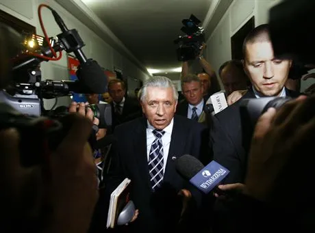 Aż połowa posłów może odejść z Samoobrony