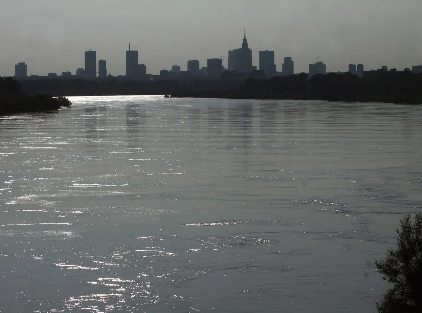 Warszawa broni się przed wielką wodą