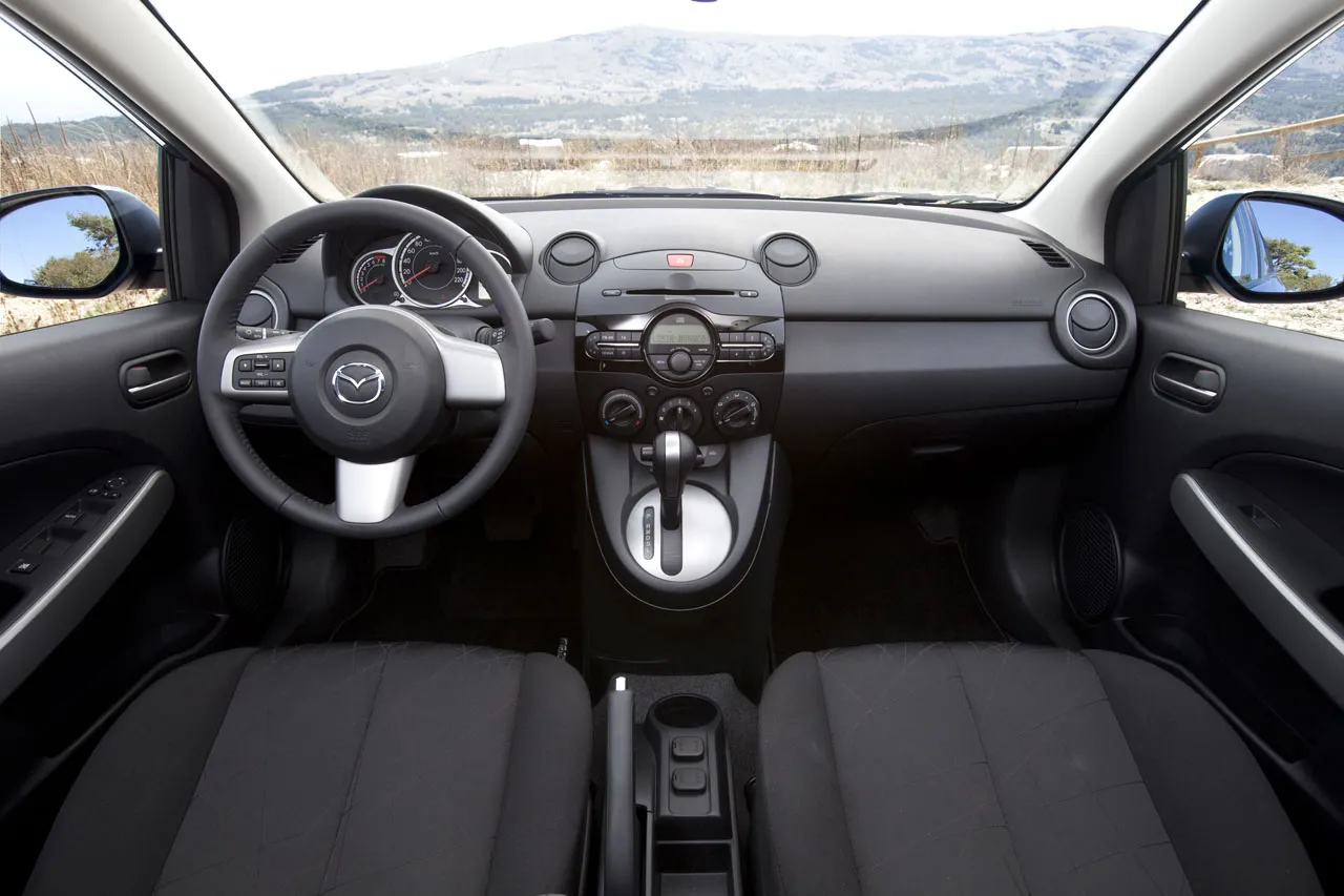 mazda2_2010_int_03_jpg72_1564453.jpg